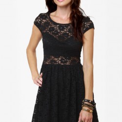 فستان دانتيل أسود فستان دانتيل أسود